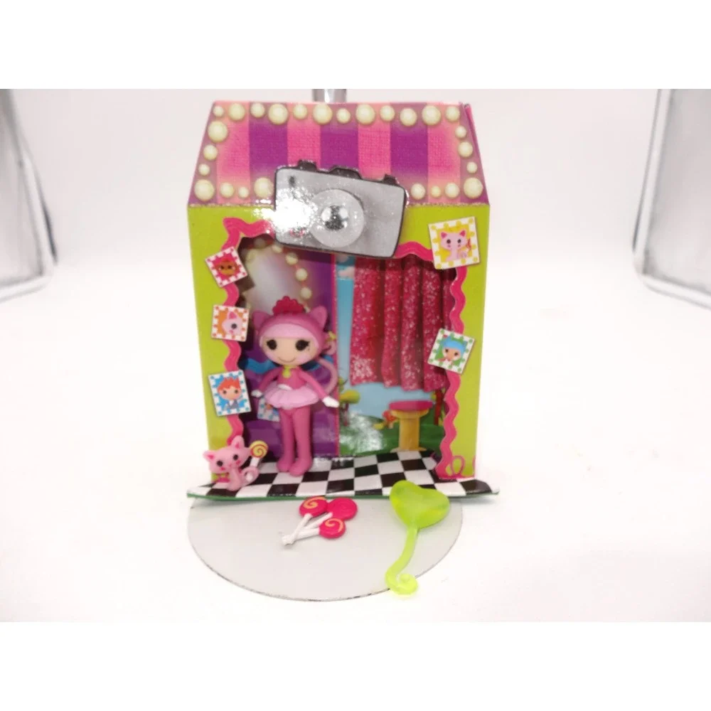 Lalaloopsy Mini Jewel Sparkles Figure Set with Pet Cat and Cardboard House‎